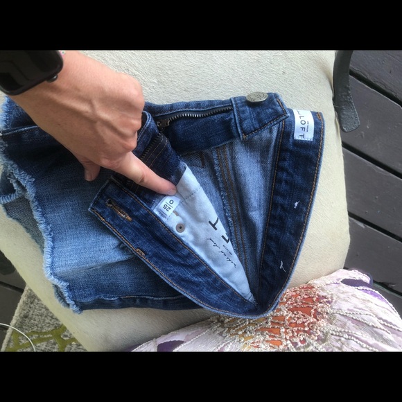 LOFT Shorts Distressed Denim Size 0/25 - Picture 3 of 3